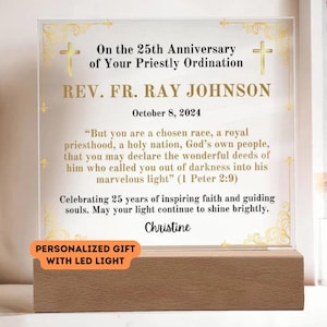 Personalisierte Priesterweihe Jahrestagsgeschenk Katholische Ordinationsjubiläumsplakette mit LED-Licht kundenspezifischer Acrylplakette