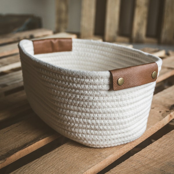 931 - Storage cotton basket with leather handles