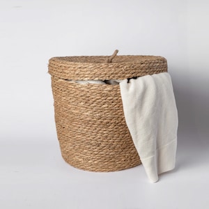 830 - Seagrass Basket with lid