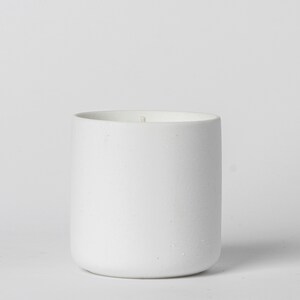 618 Ceramic Candle Holder or flowerpot/planter White