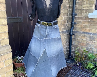 20% SALE - Upcycled Calvin Klein Denim Patchwork Rock - Handgefertigt, stylisch umweltfreundlich - mittellanger, ausgestellter Schnitt UK 12 - Sustainable Fashion
