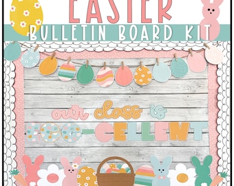 Könnte beinhalten: Oster-Themen-Pinnwand-Set in Pastellfarben. Das Set enthält dekorative Eier, Hasen, Blumen und den Satz "Our Class is Egg-cellent". Die Worte "Easter Bulletin Board Kit" stehen oben. Der Text "English & Spanish" steht unten.