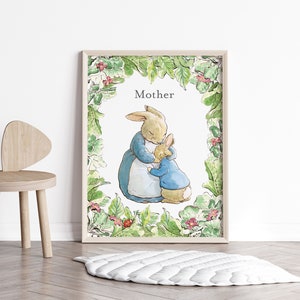 Mutter Kaninchen umarmt Peter Rabbit, Beatrix Potter druckbare Wandkunst, niedliches Kinderzimmer Poster, Kinderzimmer Mom Geschenk Kunst.
