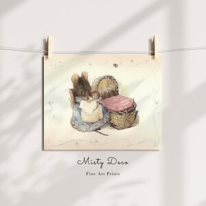 Beatrix Potter väggtavla för barnrum, vintage illustration med mus och bebis, affisch med sagobok för barn, söt mus i barnrummet. bild 4