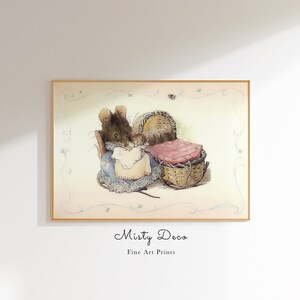 Beatrix Potter väggtavla för barnrum, vintage illustration med mus och bebis, affisch med sagobok för barn, söt mus i barnrummet. bild 5