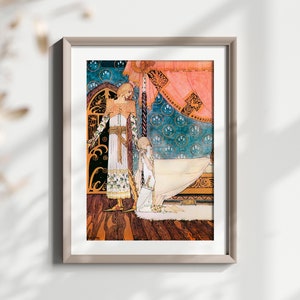 K&ouml;nnte beinhalten: Eine Vintage-Illustration von zwei Frauen in einem Raum mit einem Himmelbett. Die Frau links steht und tr&auml;gt ein langes wei&szlig;es Kleid mit goldener Stickerei. Die Frau rechts kniet und tr&auml;gt ein wei&szlig;es Kleid mit einem goldenen G&uuml;rtel. Der Raum hat eine blaue und goldene gemusterte Tapete und einen rosafarbenen Baldachin.