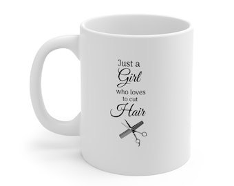 Tazza con la scritta "Una ragazza che ama tagliare i capelli" / Design con forbici e pettine da parrucchiere