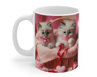 Tazza da caffè a forma di gattino / Due soffici gatti in un cestino, cuori rosa