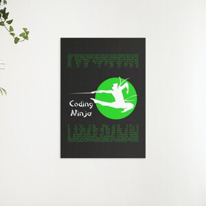 Puede incluir: Un p&oacute;ster negro y verde con el texto "Coding Ninja" y una silueta de una persona en pose de ninja. La persona sostiene una espada y est&aacute; rodeada por un c&iacute;rculo verde.