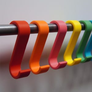 Robust S-hooks made from sustainable PLA – for bathroom, kitchen & more