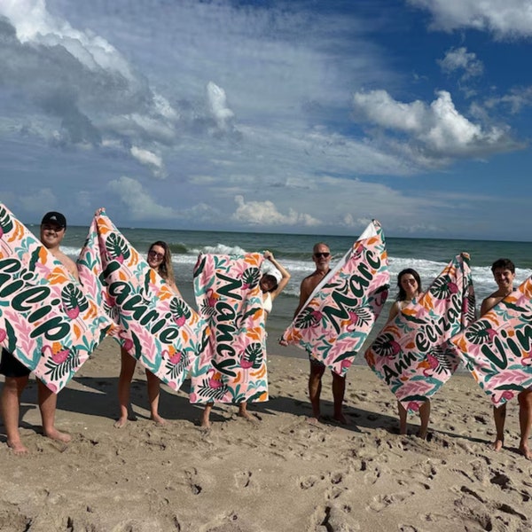 Flamingo Strandtuch personalisiert, Sommer Urlaub Geschenk für Freunde Familie, Pool Party Handtuch, Flamingo Dekor, Sommer druckbare, Strand Accessoires
