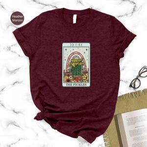 Camiseta The Pickles, Camiseta com Cartas de Tarô, Roupas de Picles, Camiseta com Potes de Picles, Camiseta Vegana, Camiseta Foodie, Camiseta Farming, Camiseta Cottagecore