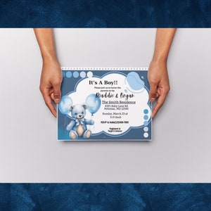 C&#39;est une invitation modifiable à l&#39;ours bleu pour garçon