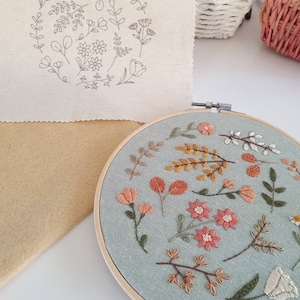 Motif floral de broderie : lin de créateur effaçable à chaud (préimprimé)