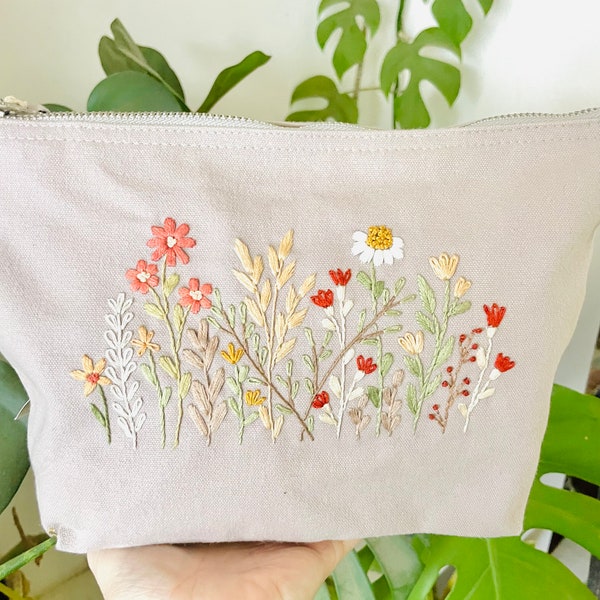 STICKEN SIE IHRE EIGENE Zubehör Tasche Blumenstickerei Kit | Bastelset | Nähzeug | Kosmetiktasche | Crafty Geschenk | Muttertag | Geschenk für sie |