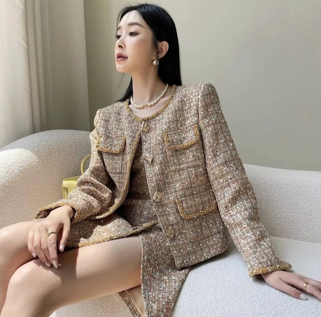 ★G-CUT★ V-neck boucle tweed jacket_black 7255110301 Versace Black Tweed Boucle Jacket – David Lawrence