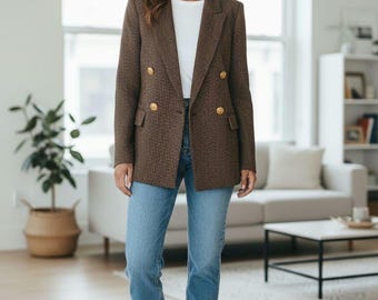 Blazer in tweed a spina di pesce fatto a mano: giacca in lana marrone con bottoni vintage dorati