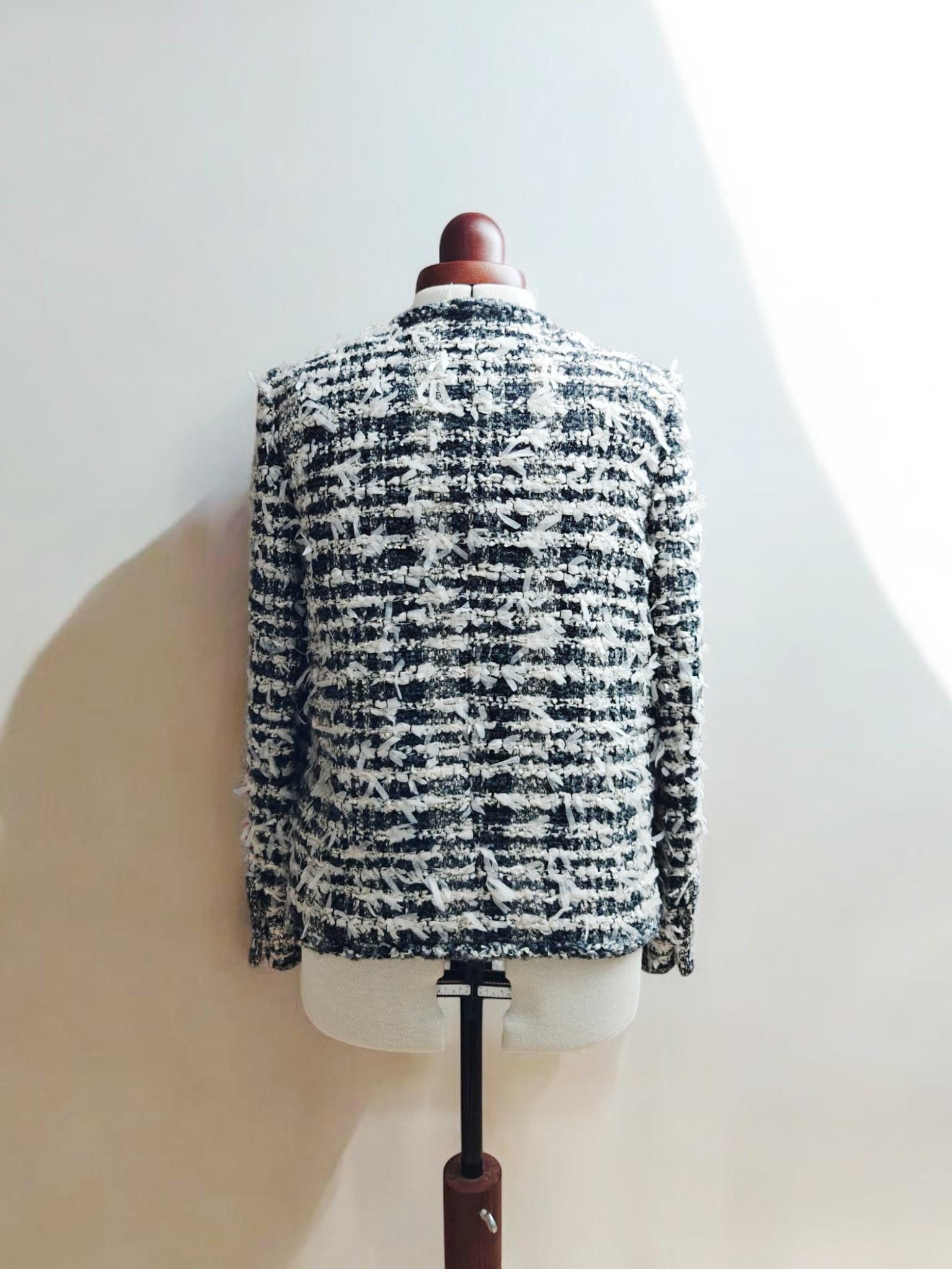 Veste boutonnée en tweed avec poche