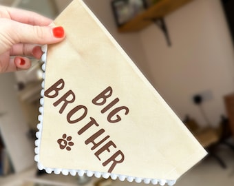 Bandana para perro "Gran Hermano", anuncio de embarazo en beige y marrón