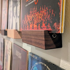 Skruvfri väggmonterad vinylskiva - Minimalistisk, hyresgästvänlig väggmonterad flytande LP-hylla - Skivomslagshållare för nuspelande
