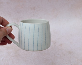 Keramiktasse Kaffee klein, weiß blau gestreift, Kollektion Linien