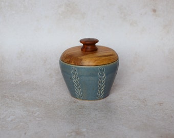 Keramikdose mit Holzdeckel, blau mit Zweigen, Kollektion Wegwarte