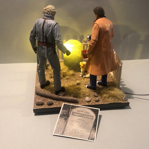 Diorama 1:8 mit LED Beleuchtung und Blitzeffekt - Zurück in die Zukunft 3 (BTTF 3) Tombstone Motiv & Foto / Prop