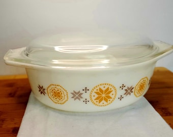 Vintage Pyrex | Town & Country Oval Casserole Dish with Lid | 1970s
