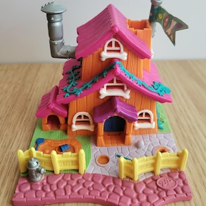 Vintage 1994 Polly Pocket Dog House Playset by Bluebird Toys – Includes One Original Polly Figure – Rare 90s Collectible