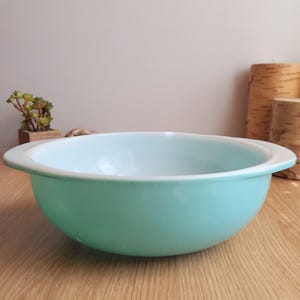 Vintage Pyrex Aqua Robin&#39;s Egg 1 1/2 Quart Bowl | Mid-Century Kitchenware | Retro Collectible
