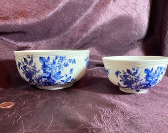 Nantucket Home Blå Skålar Set med Två 1990-tals Blå och Vit