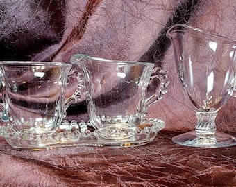 Imperiale glazen set (4) suiker, creamer, sokkelkan en dienblad met kralenrand met 'candlewick'-patroon