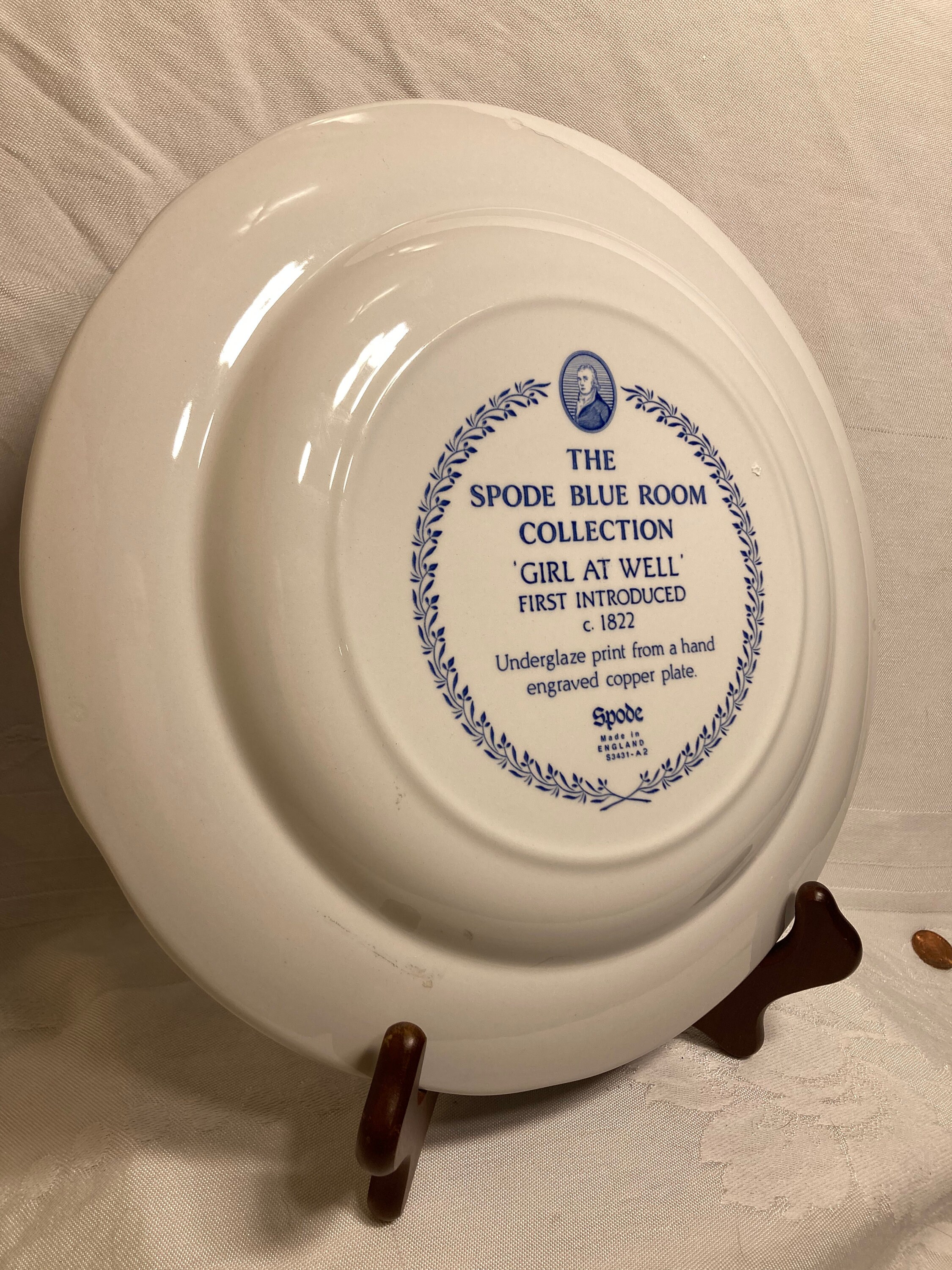 スポード ブルー ルームプレート：「Girl at Well」コバルト