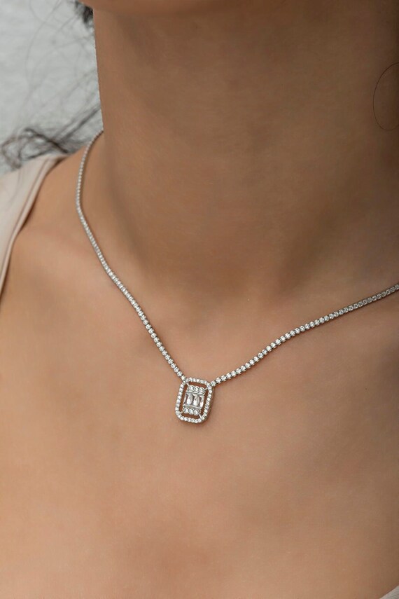 Solitaire tennis shop chain