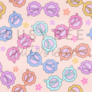 Op de afbeelding: Een naadloos patroon met pastelkleurige zonnebrillen met een retro-ontwerp op een lichtroze achtergrond. De zonnebrillen zijn in verschillende kleuren, waaronder roze, blauw, geel en oranje. Kleine roze bloemen zijn verspreid over het hele patroon.