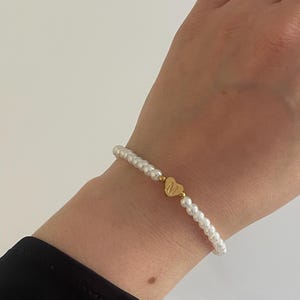 Pulsera de cuentas con letras doradas personalizables – Joya con inicial de corazón – Regalo para mujer, mamá, amiga, boda, bebé