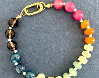 Bracelet de perles arc-en-ciel | Bijoux arc-en-ciel | Pierres précieuses arc-en-ciel | Bracelet noué à la main