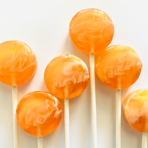 Set/16 Creamy Apricot Lollipops - Hard Candy Apricot flavored lollipop. Birthday party favors, Piñata Suffers, Baby Shower, Fruit Candy