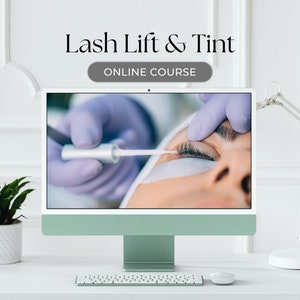 Puede incluir: Una pantalla de ordenador que muestra un primer plano de un ojo que recibe un tratamiento de lifting y tinte de pestañas. El texto "Lash Lift & Tint" y "ONLINE COURSE" se muestra en la pantalla.