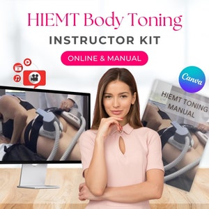 Könnte beinhalten: Eine Frau in einem rosa Hemd schaut in die Kamera. Sie hält ein Buch mit dem Titel "HIEMT TONING MANUAL". Das Buch befindet sich neben einem Computerbildschirm, auf dem ein Video einer Person zu sehen ist, die eine HIEMT-Körperstraffungsbehandlung erhält. Der Text "HIEMT Body Toning Instructor Kit" befindet sich oben im Bild. Der Text "ONLINE & MANUAL" befindet sich in einem Button unter dem Titel. Der Text "Canva" befindet sich in einem blauen Kreis in der oberen rechten Ecke des Bildes.