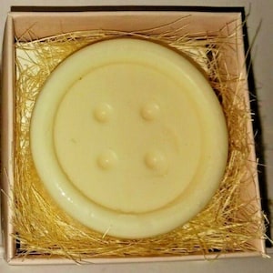 KATE ASPEN &#39;Cute as a Button&#39; Soap in a gift box, new scented gift, NIP