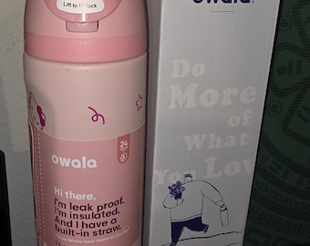 Vacker 24 oz rosa Owala FreeSip vattenflaska i rostfritt stål med sugrör NY