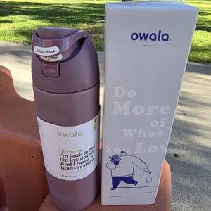 Lila Owala 24oz vattenflaska i rostfritt stål med inbyggt sugrör, helt ny bild 3