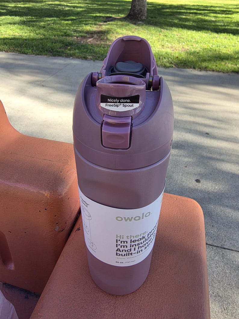 Lila Owala 24oz vattenflaska i rostfritt stål med inbyggt sugrör, helt ny bild 4
