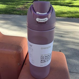 Lila Owala 24oz vattenflaska i rostfritt stål med inbyggt sugrör, helt ny bild 1