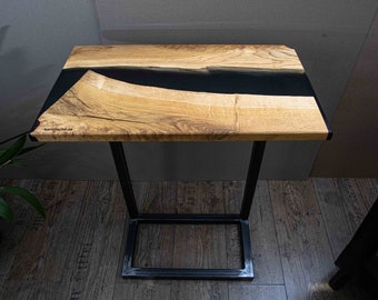 Beistelltisch aus geölter Eiche in Verbindung mit Schwarzlasierendem Resin , Laptoptisch Sofatisch Betttisch Couchtisch Holz  Notebook table