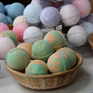 Bath Bombs Gift Set - Luxury Bath Bombs for Self Care, Great Gift Idea - Choose 1, 4 or 6 Bath Bombs of Your Choice!