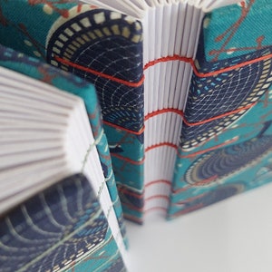 Handgesticktes Tagebuch/ Notizbuch, Stoff bezogenes Blankobuch, Geschenk für Künstler