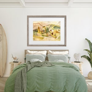 Peut inclure: Une peinture abstraite &agrave; l'aquarelle encadr&eacute;e d'un paysage avec des formes g&eacute;om&eacute;triques dans des tons de jaune, de vert et de brun. La peinture est accroch&eacute;e &agrave; un mur blanc au-dessus d'une couette verte.