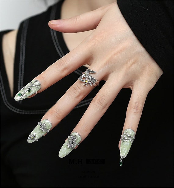 Fingernail rings 2024